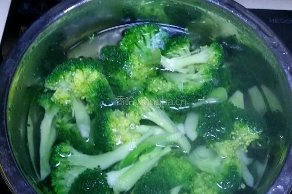 青花炒腊肉的做法图解1