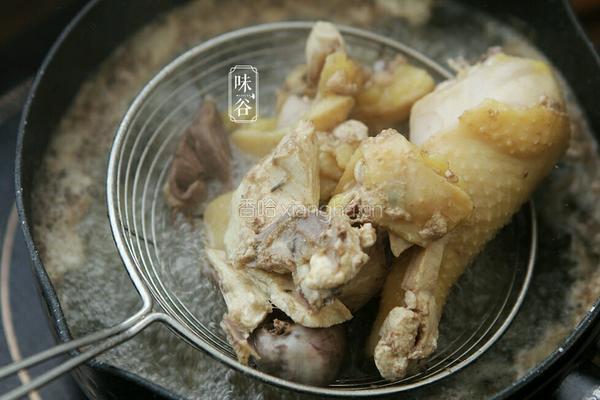 茶树菇无花果煲鸡汤的做法图解3