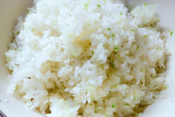 白萝卜香菇饺子的做法图解3