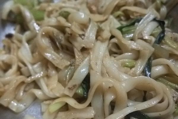 芹菜葱花瘦肉炒河粉的做法图解6