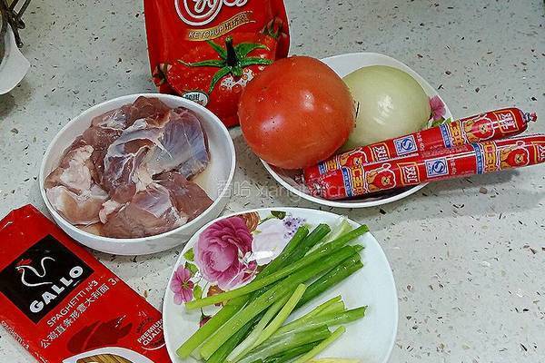 穿肠意面的做法图解1