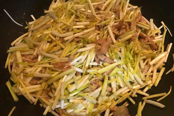 蒜黄炒肉丝的做法图解10