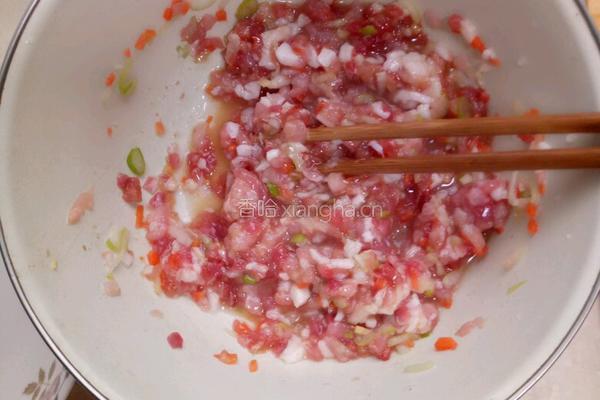 猪肉香菇水饺的做法图解1