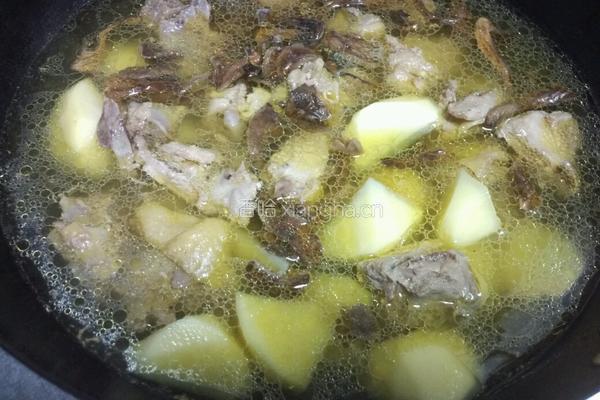 小鸡炖蘑菇土豆的做法图解4