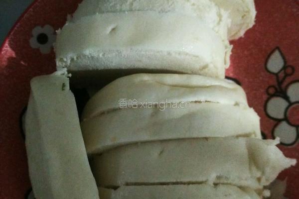 鸡蛋煎馒头的做法图解1
