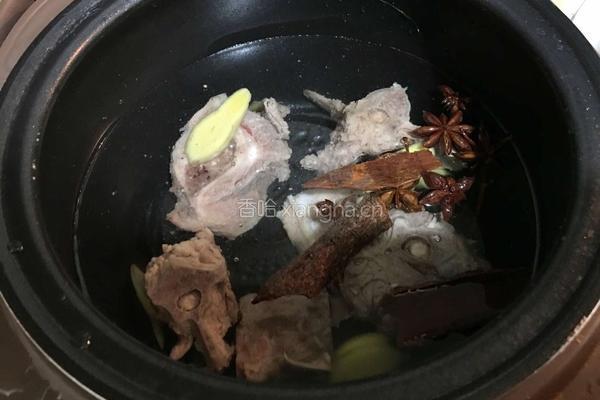 羊蝎子炖萝卜汤的做法图解3