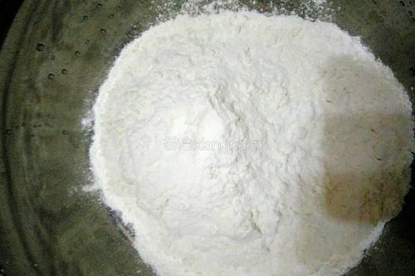 玉米牛奶鸡蛋饼的做法图解1