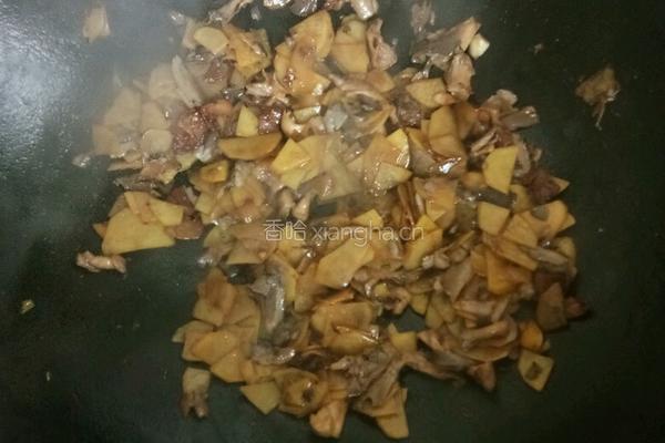土豆炒平菇的做法图解6