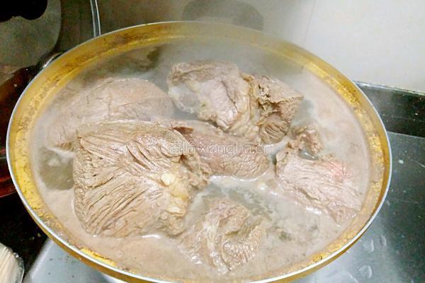 卤牛肉的做法图解1