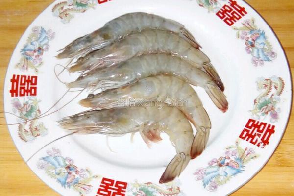蒸大虾的做法图解1