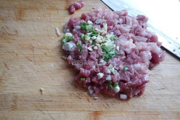 鲜肉马蹄馄饨的做法图解2