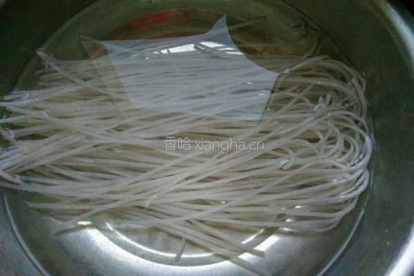 猪肉酸菜炖冻豆腐粉条的做法图解6