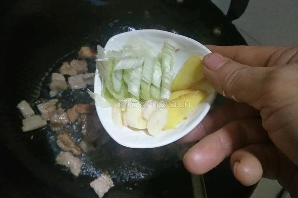 猪肉酸菜炖冻豆腐粉条的做法图解11