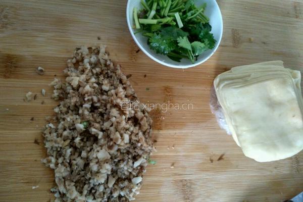 平菇猪肉馄饨的做法图解3