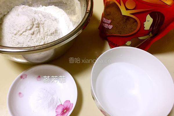 红糖开花馒头的做法图解1