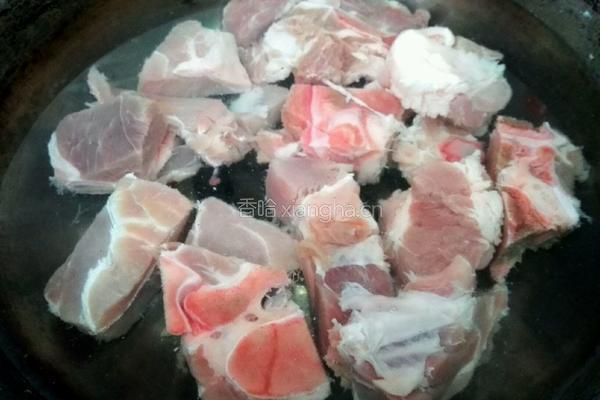 排骨烧百叶结的做法图解1