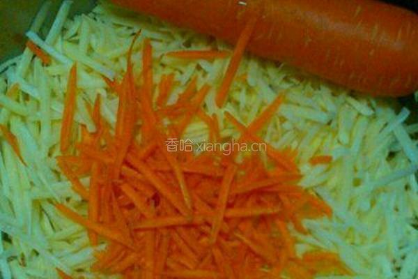 红萝卜土豆饼的做法图解2