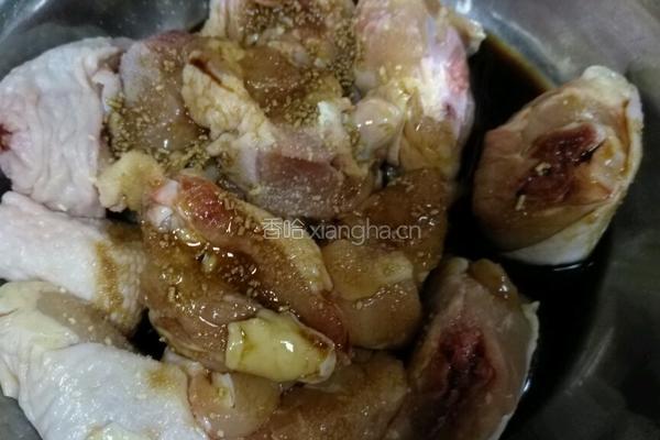 土豆炖鸡腿的做法图解1