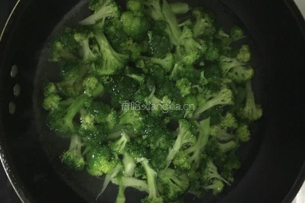 炝拌西蓝花的做法图解2
