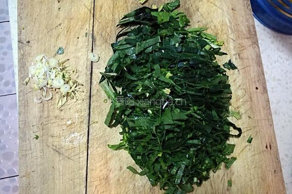 菠菜蛋花汤的做法图解1