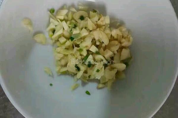 蒜蓉粉丝蒸白菜的做法图解2