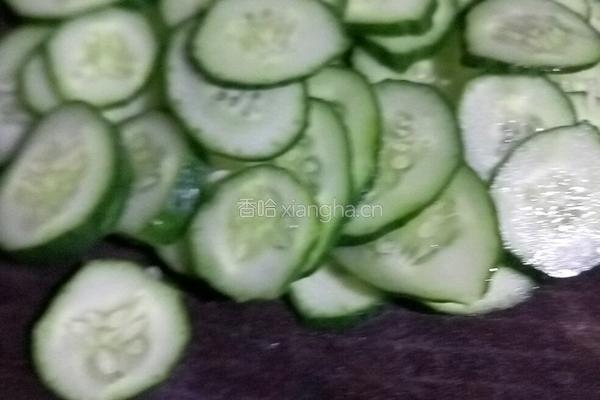 青瓜炒鸡蛋的做法图解1