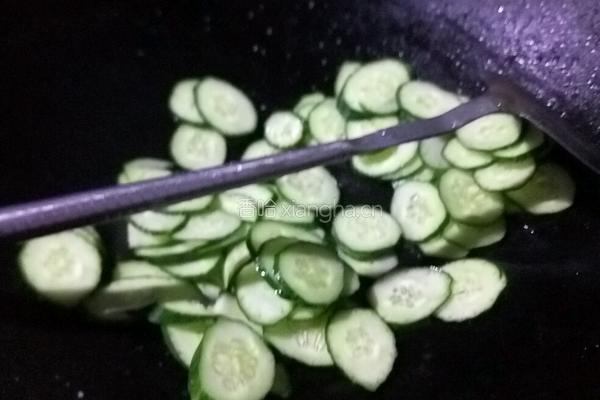 青瓜大杂烩的做法图解3