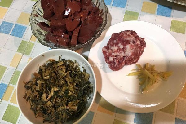 酸菜肉末猪血汤的做法图解2