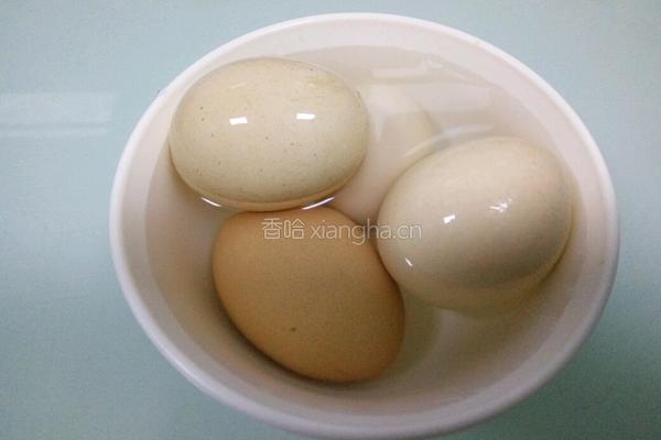 水煮土鸡蛋的做法图解4