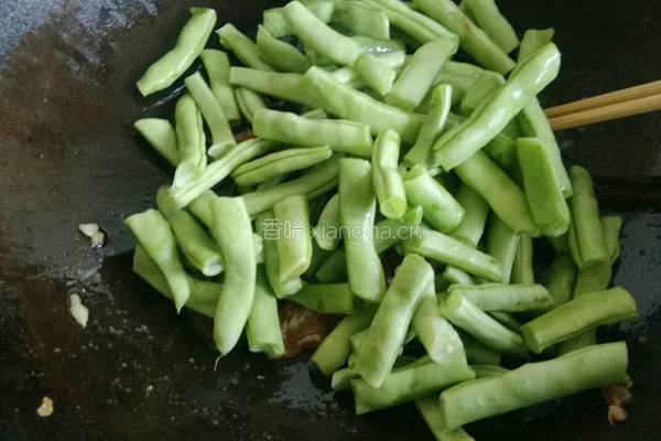 扁豆虾仁炒面的做法图解4