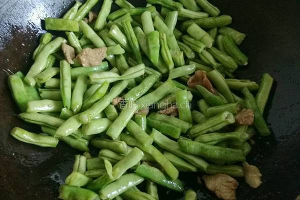 扁豆虾仁炒面的做法图解6