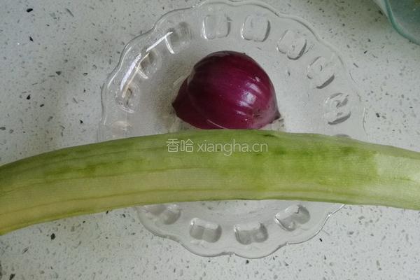 老北京醋拍黄瓜的做法图解1