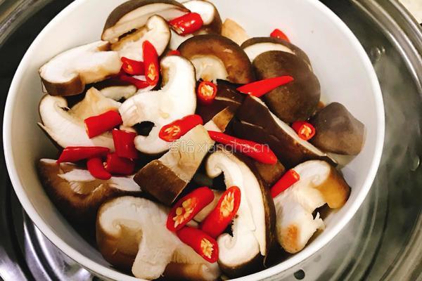 香菇蒸滑鸡的做法图解7