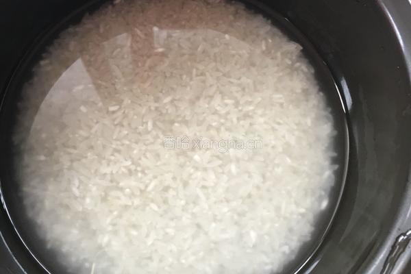 腊肉饭的做法图解1