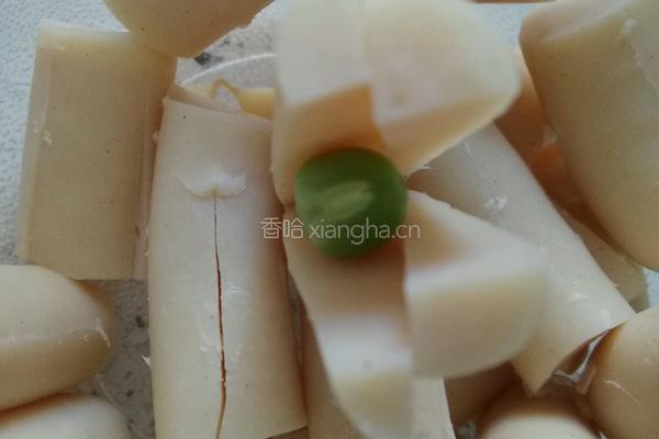 五彩鸡肉煎泥肠的做法图解3