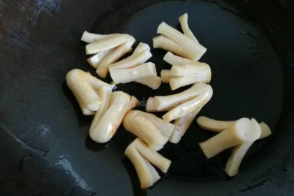五彩鸡肉煎泥肠的做法图解5