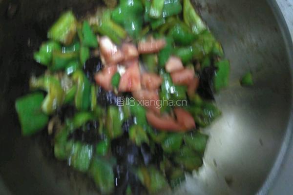 菜椒炒肉的做法图解5