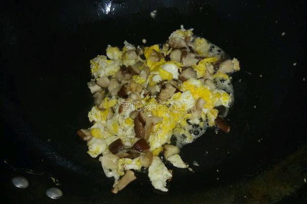 鸡蛋香菇炒饭的做法图解4