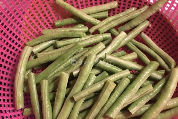 黄豆酱炒豆角的做法图解3