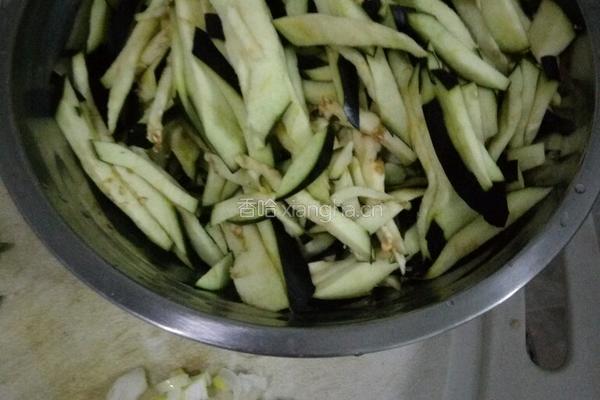 尖椒炒茄丝的做法图解2