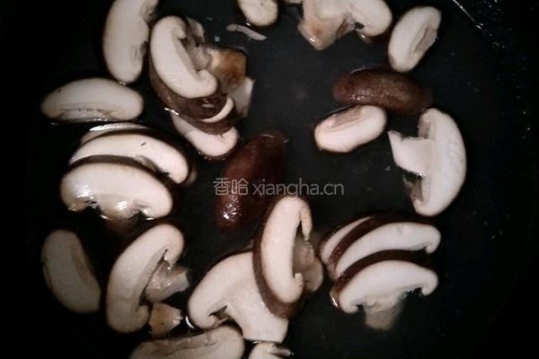 香菇焖鸡腿的做法图解4