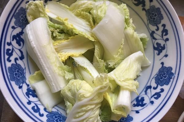清淡白菜豆腐虾米汤的做法图解1