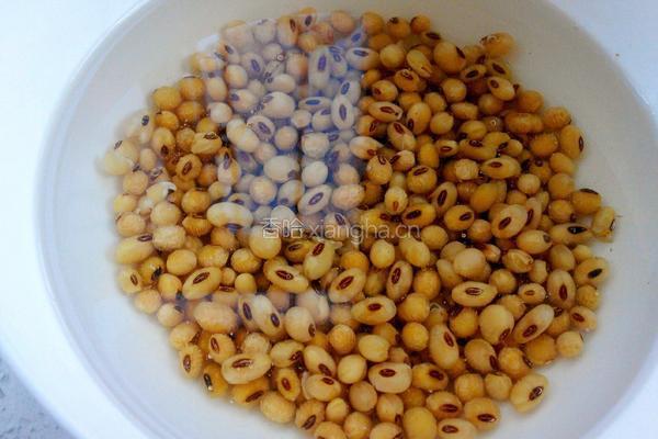 芹菜拌黄豆的做法图解2