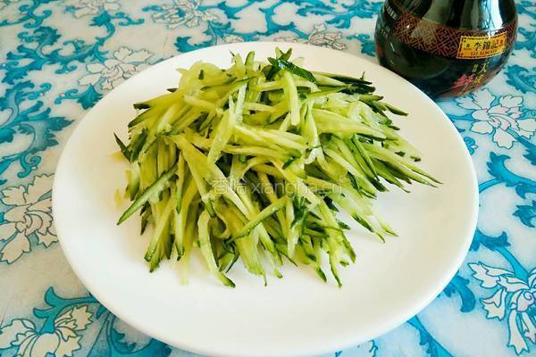 凉拌黄瓜丝的做法图解2