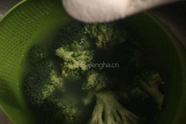 清蒸西兰花的做法图解2