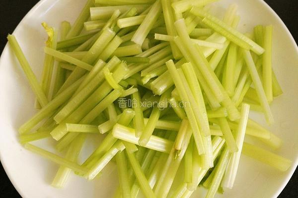 香芹炒牛里脊的做法图解3