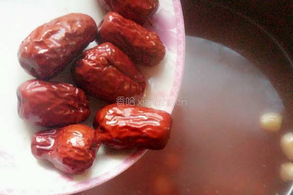 花生红枣桂圆汤的做法图解7
