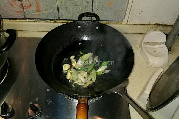 胡萝卜炒猪肝的做法图解2