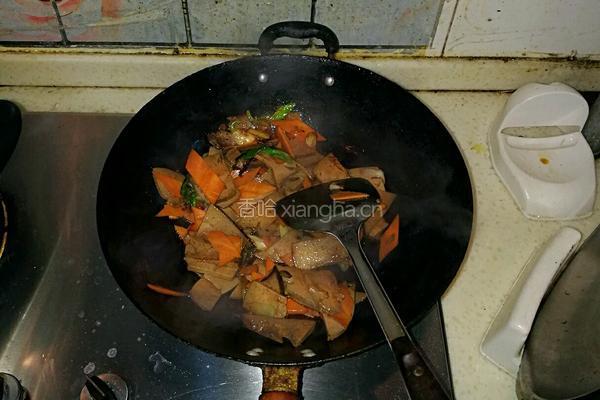 胡萝卜炒猪肝的做法图解5