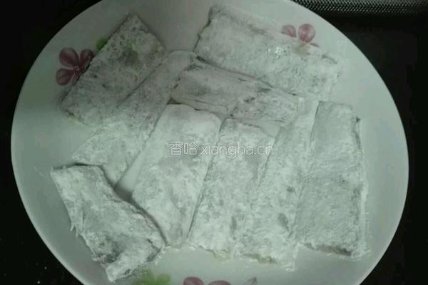 炸带鱼的做法图解4